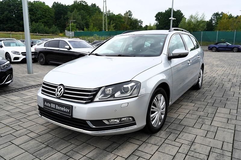 Volkswagen Passat 2.0 TDI DSG 140PS/navigace - fotka 2 z 32