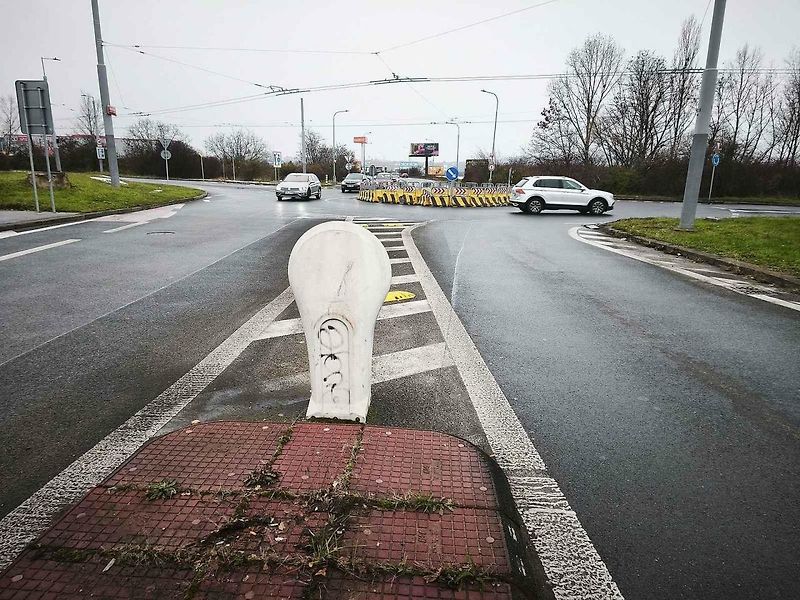 Nejnebezpečnějším místem v Praze je stále provizorní okružní křižovatka v Letňanech.