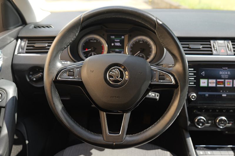 Škoda Octavia 1.4 TSI 110 kW Tažné CarPlay - fotka 15 z 31