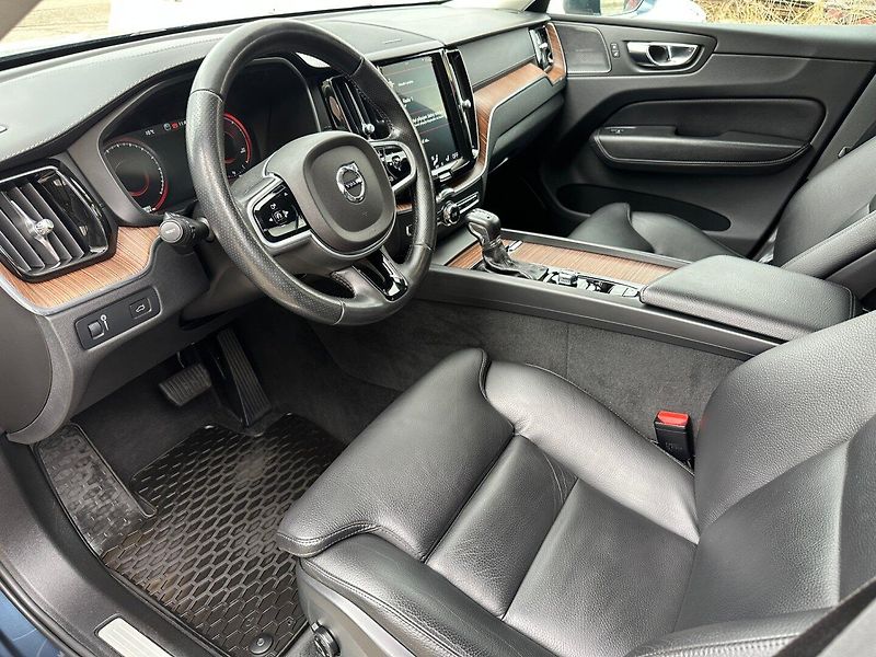Volvo XC60 D4 140Kw AWD - fotka 10 z 23