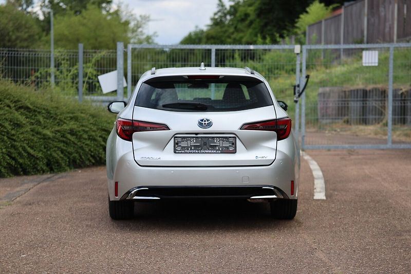 Toyota Corolla TS 1.8. Hybrid Comfort Tech - - fotka 2 z 24