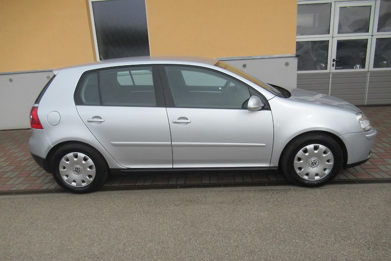 Volkswagen Golf 1.9 TDi AUT. KLIMA TAŽNÉ - fotka 3 z 18