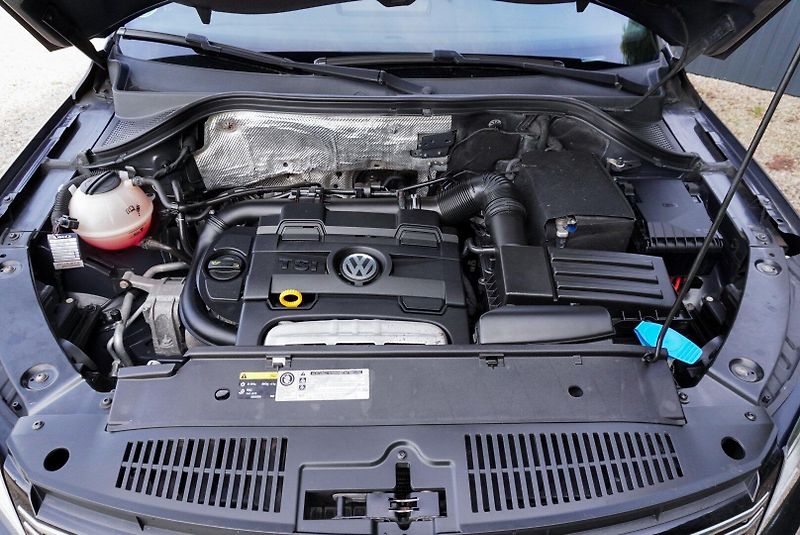 Volkswagen Tiguan 1.4 TSI LIVE - fotka 29 z 40