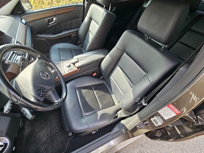 Mercedes-Benz Třídy E (2011) 350 CDi 4Matic 195kw - fotka 9 z 21