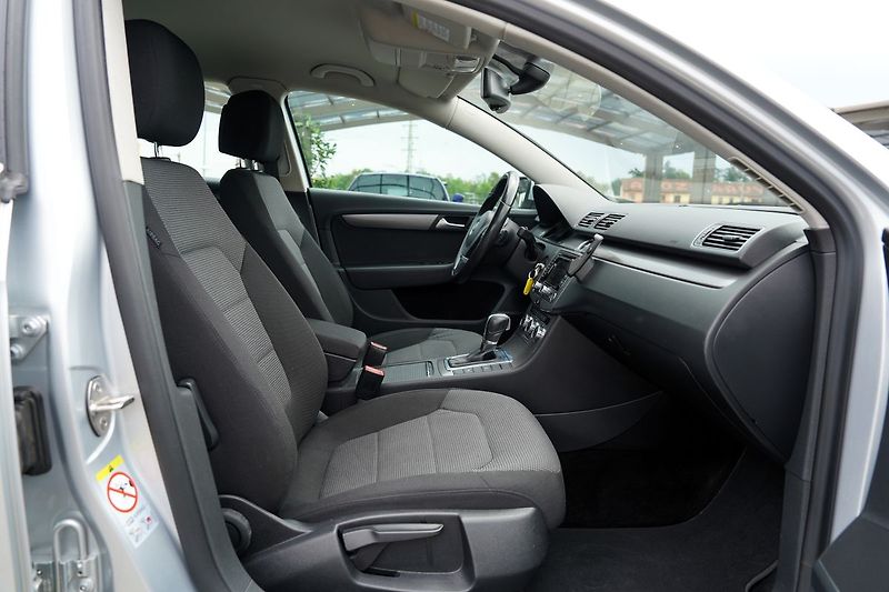 Volkswagen Passat 2.0 TDI DSG 140PS/navigace - fotka 20 z 32