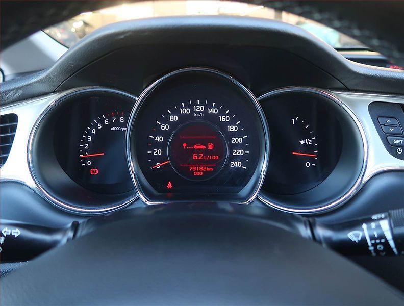 Kia Ceed (2016) 1.4 CVVT, Serv.kniha, Tempomat - fotka 11 z 16