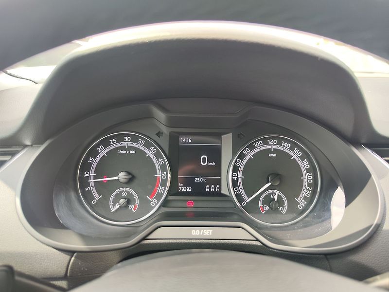 Škoda Octavia 1.6 TDi/85kW Ambition Plus - fotka 15 z 27