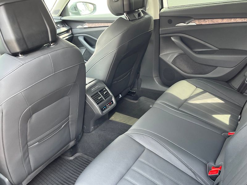 Škoda Superb (2025) 2.0 TDI 142kW 4x4 L&K Combi DS - fotka 15 z 32