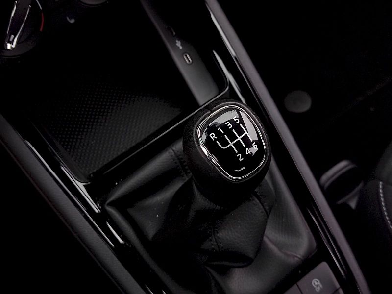 Škoda Kamiq (2025) Selection 1,0 tsi 81 Kw - fotka 21 z 35