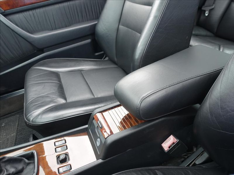 Mercedes-Benz 124 2,0 200 Sportline coupé,AC,TOP - fotka 19 z 28