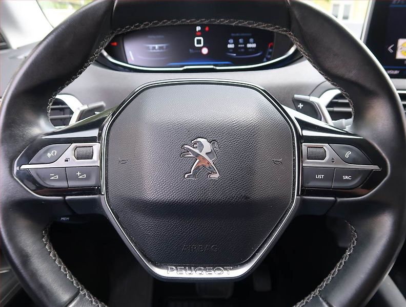 Peugeot 3008 (2018) Allure 1.6 BlueHDi, Automat - fotka 16 z 21