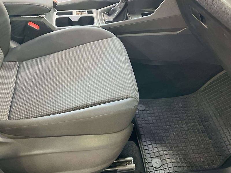 Volkswagen Caddy (2023) 2.0 TDI - fotka 11 z 20