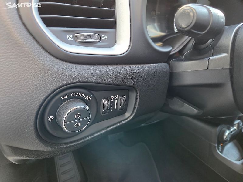 Jeep Renegade (2015) 2.0 CRD 4x4 Limited Aut Pano - fotka 28 z 43