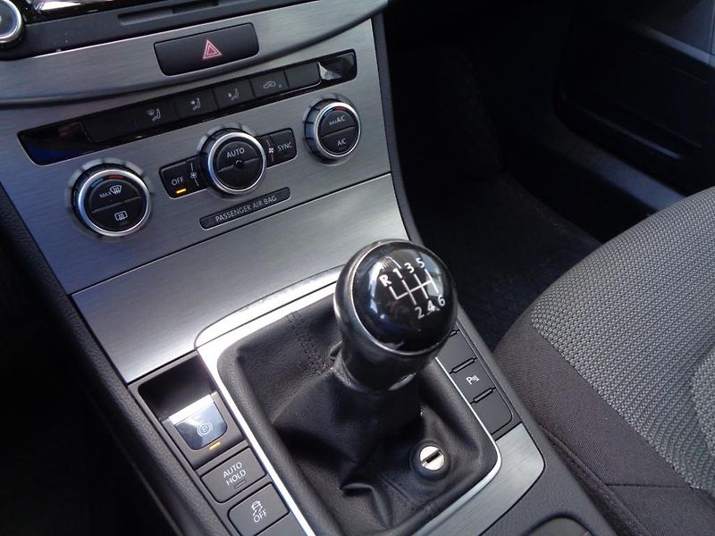 Volkswagen Passat 2,0 TDI Comfortline  103 kW - fotka 15 z 27