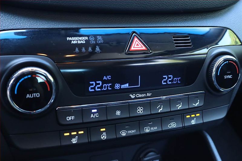 Hyundai Tucson (2017) Style 1.6 GDI, Serv.kniha - fotka 13 z 25