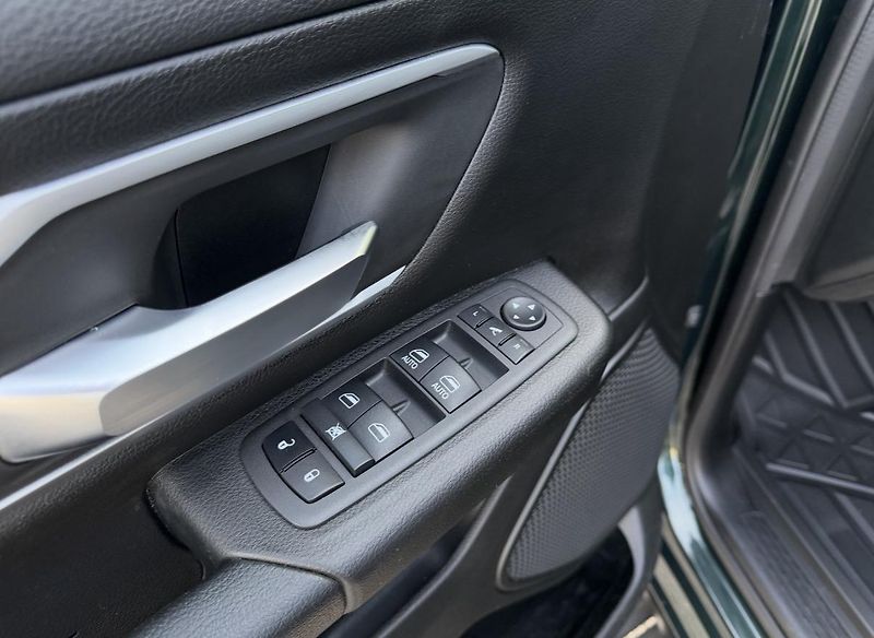Dodge RAM (2022) +SERRANO GREEN+LOOK26+HEMI+ - fotka 16 z 24
