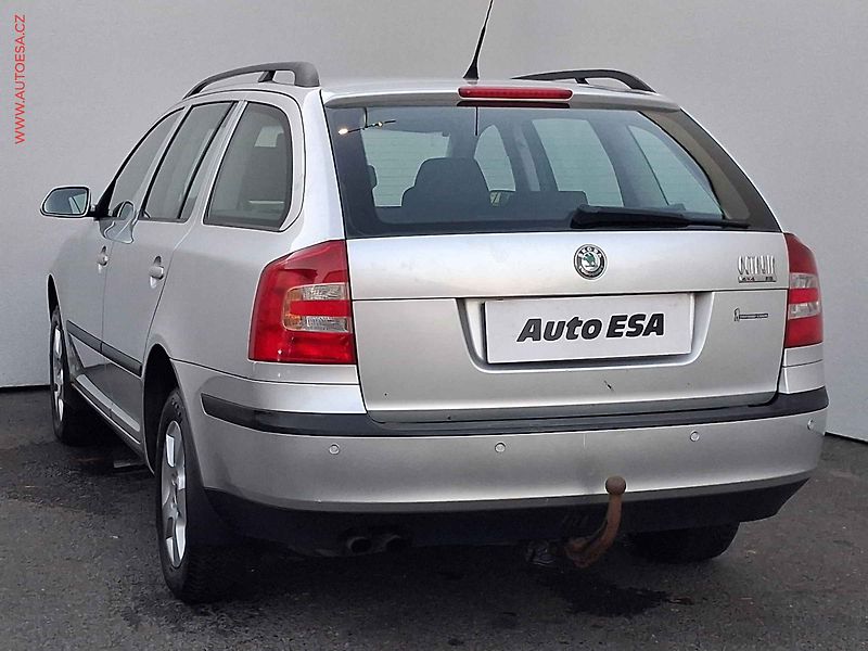 Škoda Octavia (2005) 2.0 FSI 4x4, ČR, AC, TZ - fotka 6 z 17