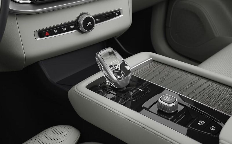 Volvo XC90 (2026) T8 AWD PLUS BRIGHT - fotka 16 z 17