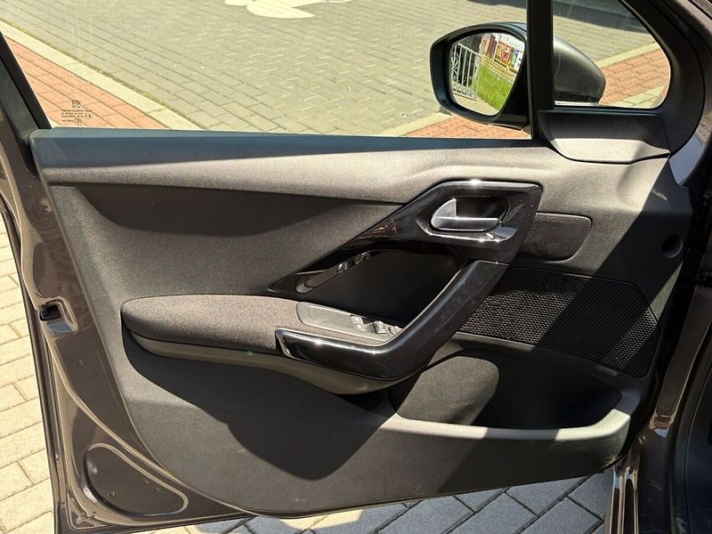 Peugeot 208 1.2 PureTech Allure - fotka 5 z 14
