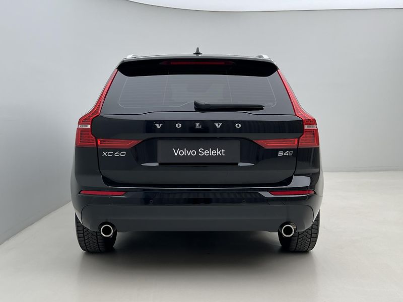Volvo XC60 B4 AWD MOMENTUM AUT - fotka 12 z 43