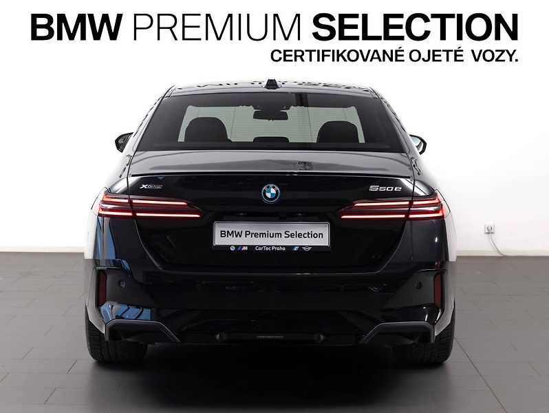 BMW Řada 5 550e xDrive - fotka 4 z 22