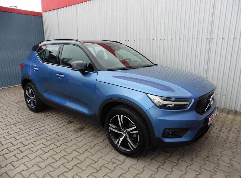 Volvo XC40 1,5 T3 R-Design 120kW A/T, nov - fotka 2 z 19