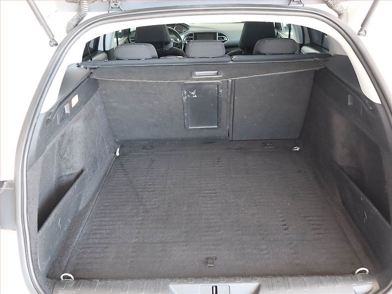 Peugeot 308 (2016) 1.6 BlueHDi, Automat, Navi - fotka 14 z 21