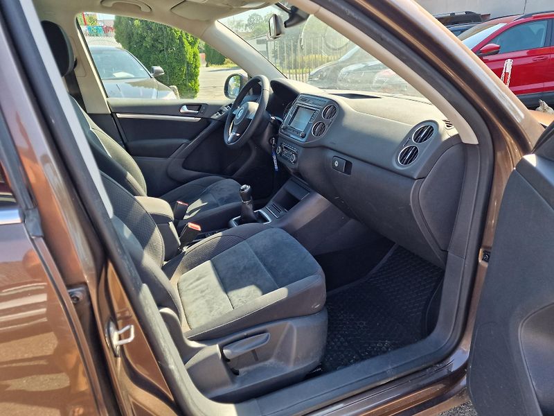 Volkswagen Tiguan 2,0TDI 125KW SPORT&STYLE 4x4 - fotka 10 z 18