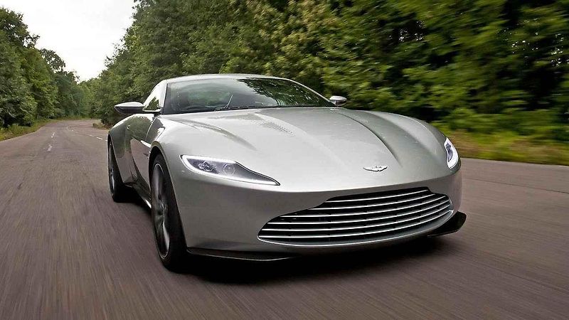 Aston Martin Vantage a DB10.