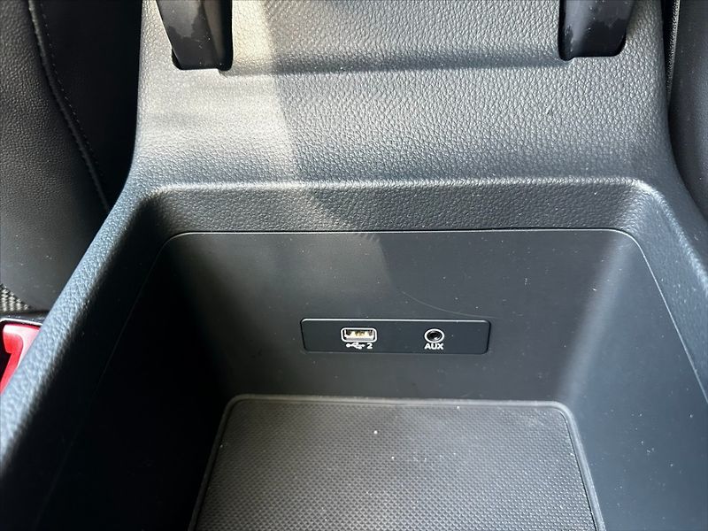 Audi Q5 2,0 TFSi 270kW-VIRTUAL-S Line - fotka 35 z 48