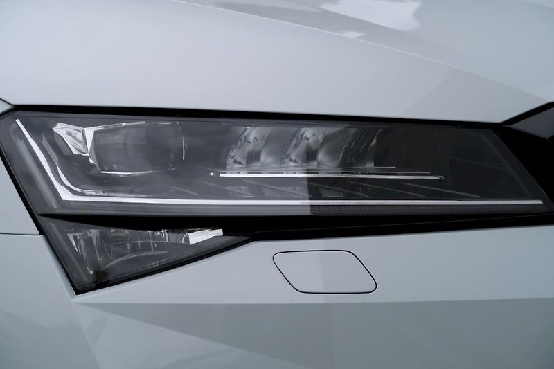Škoda Karoq (2025) SportLine 2,0 TDi /110 kW - fotka 28 z 30