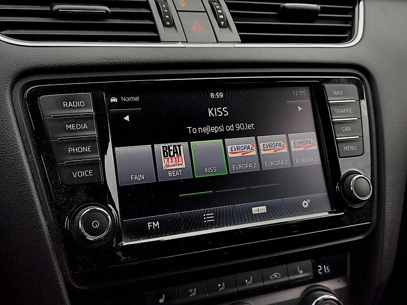 Škoda Octavia (2013) Combi Elegance plus 2,0 Tdi 11 - fotka 18 z 37