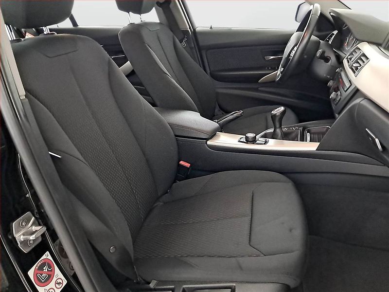 BMW Řada 3 (2015) 320 d, Serv.kniha, Tempomat - fotka 9 z 17