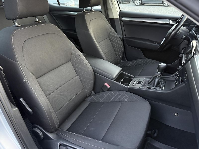 Škoda Superb 1.6TDi Ambition 88kW ČR - fotka 16 z 19