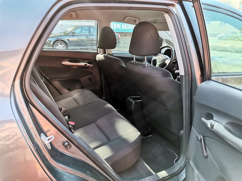 Toyota Auris (2009) 1.4VVTi 74kw ČR 5dv. Klima PDC - fotka 17 z 26