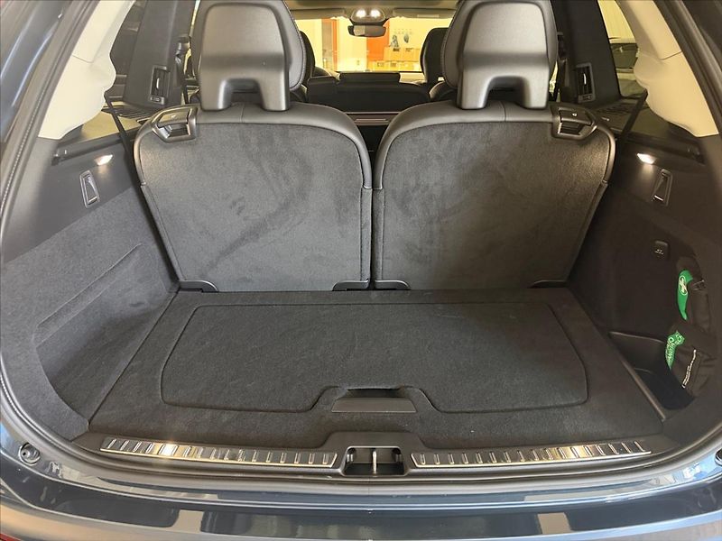 Volvo XC90 (2026) 2,0 B5 Ultra Dark 2469 - fotka 12 z 14