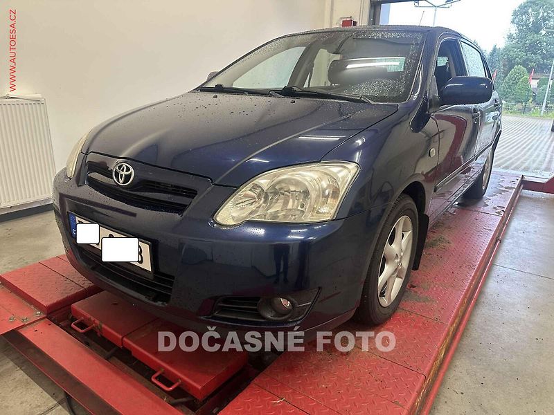 Toyota Corolla (2006) 2.0 D-4D, AC, park.čidla - fotka 1 z 3