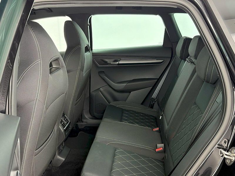Škoda Karoq (2026) DSG 2.0TDI 110kW 4x4 SportLine - fotka 8 z 35