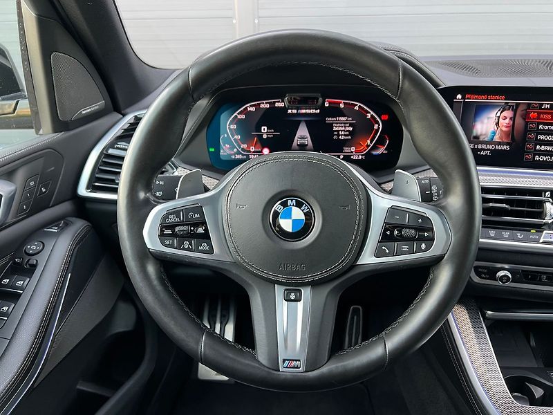 BMW X5 M50d xDrive-TOP STAV - fotka 34 z 57