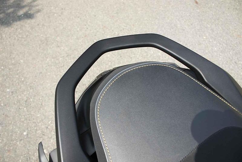 Designem se nový NMax přiblížil maxiskútrům z modelové řady Yamaha.