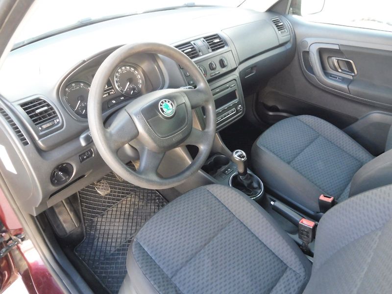 Škoda Fabia (2011) Ambiente 1,2 TSI 63kW - fotka 6 z 21
