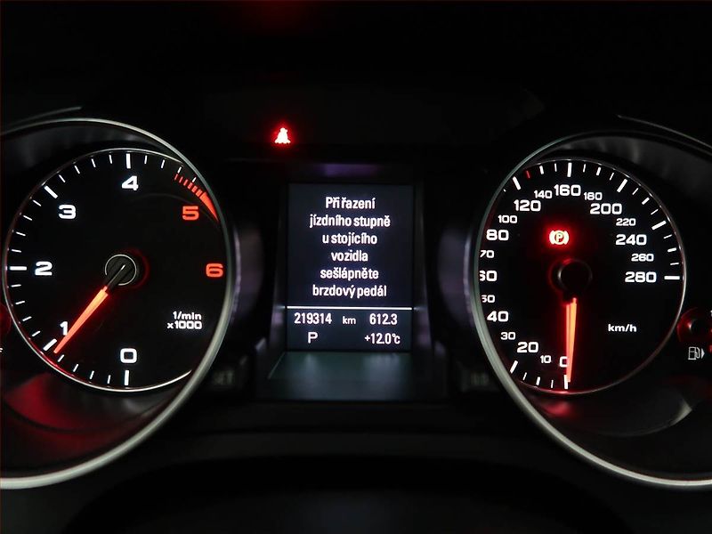 Audi A5 (2012) S-Line 2.0 TDI, Automat, Kůže - fotka 11 z 15