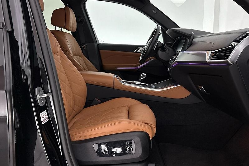 BMW X5 xDrive45e - fotka 14 z 26