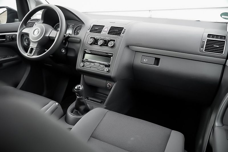 Volkswagen Touran (2014) - fotka 14 z 28