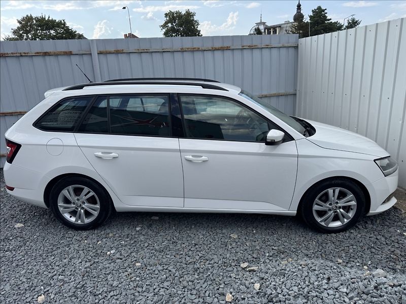 Škoda Fabia 1,0 TSI DPH tažné 1maj původČR - fotka 14 z 50