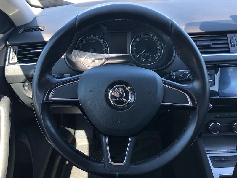 Škoda Octavia Combi 1.6 TDi Ambition - fotka 17 z 26