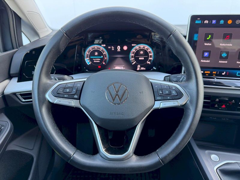 Volkswagen Golf (2025) 1.5 TSI 85kW People - fotka 7 z 35