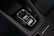 Volič režimů automatické převodovky je poměrně titěrný