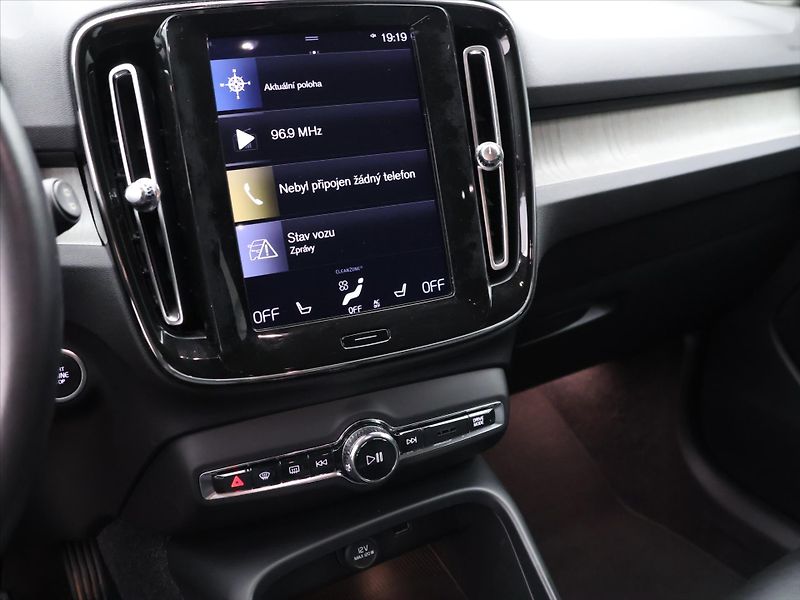 Volvo XC40 2,0 D3 110kW Aut. Inscription - fotka 21 z 32