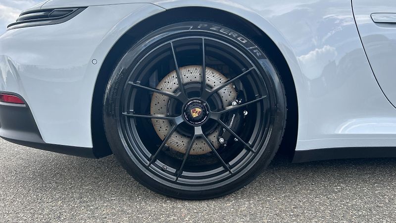 Porsche 911 (2026) Carrera 4 GTS Cabriolet - fotka 11 z 30